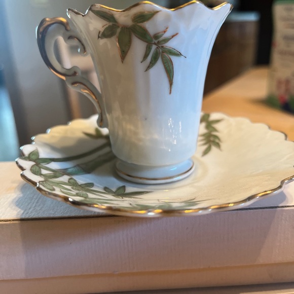 Vintage porcelain demitasse cup and saucer, gold trim handle painted from Japan - Picture 2 of 11